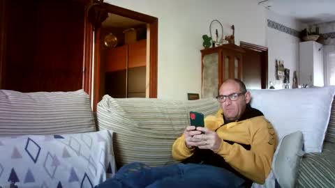 Snapshot of lolahueso chatting on 17, 2, 2025 LOLA HUESO y ERIC online show from 17, 2, 2025