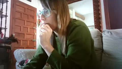 Snapshot of lolahueso chatting on 26, 2, 2025 LOLA HUESO y ERIC online show from 26, 2, 2025