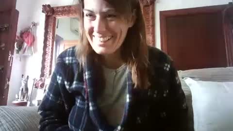 Snapshot of lolahueso chatting on 1, 3, 2025 LOLA HUESO y ERIC online show from 1, 3, 2025