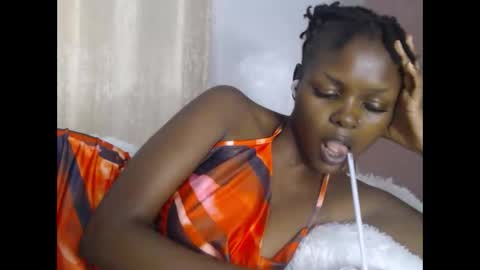 lolamia7 online show from 16, 3, 2026