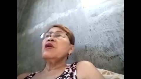 Snapshot of lolamommie chatting on 22, 10, 2025 tey online show from 22, 10, 2025