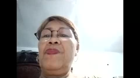 Snapshot of lolamommie chatting on 22, 10, 2025 tey online show from 22, 10, 2025