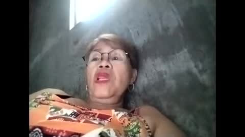 Snapshot of lolamommie chatting on 28, 10, 2025 tey online show from 28, 10, 2025