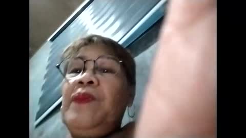 Snapshot of lolamommie chatting on 30, 10, 2025 tey online show from 30, 10, 2025