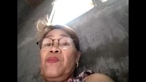 Snapshot of lolamommie chatting on 2, 11, 2025 tey online show from 2, 11, 2025