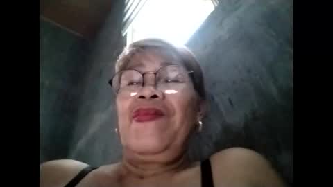 Snapshot of lolamommie chatting on 3, 11, 2025 tey online show from 3, 11, 2025