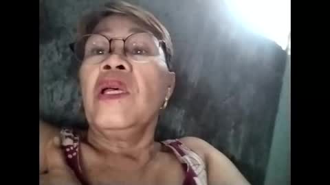 Snapshot of lolamommie chatting on 13, 11, 2025 tey online show from 13, 11, 2025