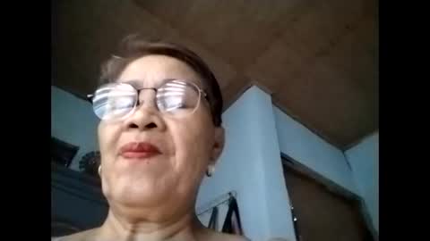 Snapshot of lolamommie chatting on 17, 11, 2025 tey online show from 17, 11, 2025