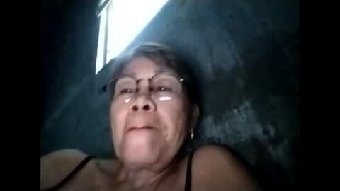 Snapshot of lolamommie chatting on 19, 11, 2025 tey online show from 19, 11, 2025