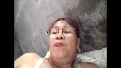 Snapshot of lolamommie chatting on 20, 11, 2025 tey online show from 20, 11, 2025