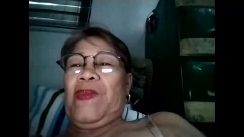 Snapshot of lolamommie chatting on 23, 11, 2025 tey online show from 23, 11, 2025