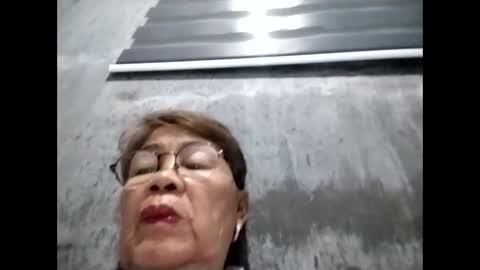 Snapshot of lolamommie chatting on 25, 11, 2025 tey online show from 25, 11, 2025