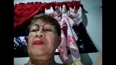 Snapshot of lolamommie chatting on 27, 11, 2025 tey online show from 27, 11, 2025