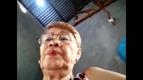 Snapshot of lolamommie chatting on 28, 11, 2025 tey online show from 28, 11, 2025