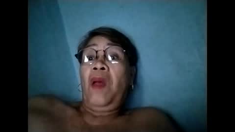 Snapshot of lolamommie chatting on 4, 12, 2025 tey online show from 4, 12, 2025