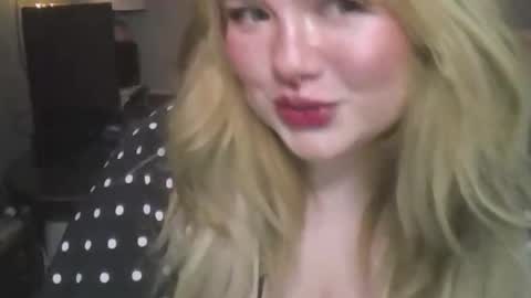 Lola Peach xo online show from 7, 11, 2025