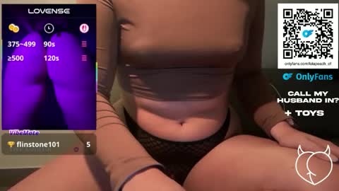 Snapshot of lolapeachtv chatting on 1, 12, 2025 lolapeachtv online show from 1, 12, 2025