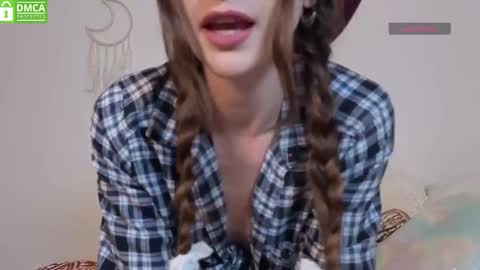 Snapshot of lolariv chatting on 31, 10, 2025 Lola 3 online show from 31, 10, 2025