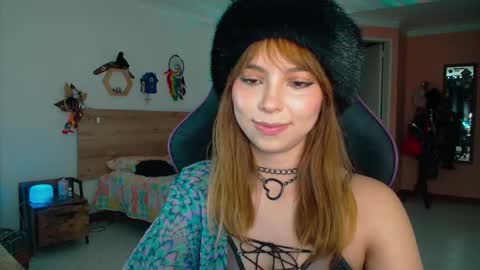 Snapshot of lolaverse chatting on 8, 10, 2025 Lola doll online show from 8, 10, 2025