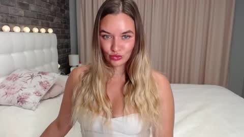 Snapshot of lollidoli__ chatting on 29, 9, 2025 Victoria online show from 29, 9, 2025