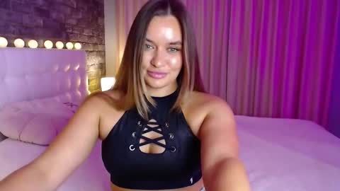 Snapshot of lollidoli__ chatting on 4, 11, 2025 Victoria online show from 4, 11, 2025