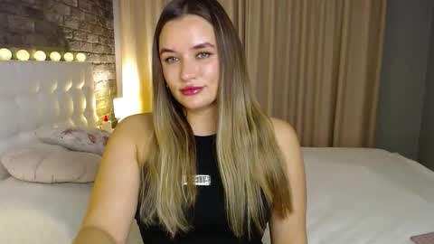 Snapshot of lollidoli__ chatting on 20, 12, 2025 Victoria online show from 20, 12, 2025