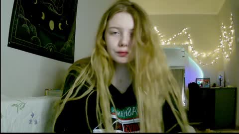 Snapshot of lollylol11 chatting on 4, 12, 2024 Lilly online show from 4, 12, 2024