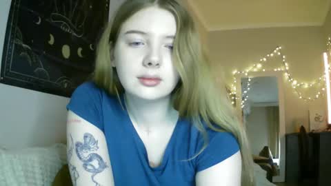 Snapshot of lollylol11 chatting on 23, 12, 2024 Lilly online show from 23, 12, 2024