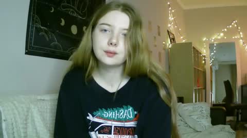 Snapshot of lollylol11 chatting on 24, 12, 2024 Lilly online show from 24, 12, 2024