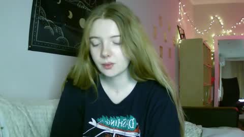 Snapshot of lollylol11 chatting on 25, 12, 2024 Lilly online show from 25, 12, 2024