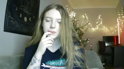 Snapshot of lollylol11 chatting on 11, 1, 2025 Lilly online show from 11, 1, 2025