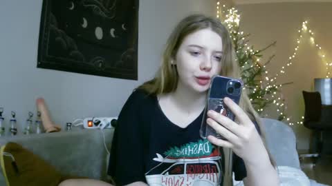 Snapshot of lollylol11 chatting on 12, 1, 2025 Lilly online show from 12, 1, 2025