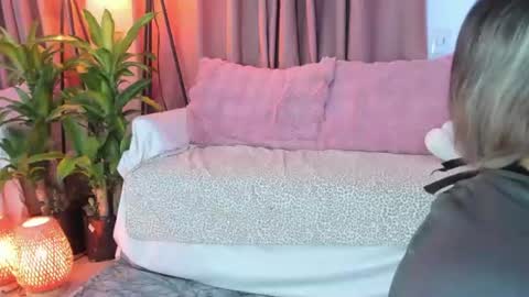 Snapshot of lollypetitte_ chatting on 18, 6, 2026 Lolly online show from 18, 6, 2026