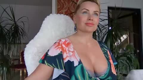 Snapshot of lollyta2023 chatting on 7, 2, 2025 Roxy online show from 7, 2, 2025