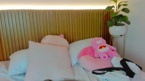 Snapshot of loly_berry chatting on 5, 5, 2026 L O L Y online show from 5, 5, 2026