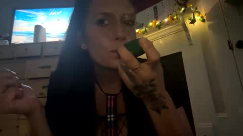 lonelymilfxoxo online show from 22, 5, 2026