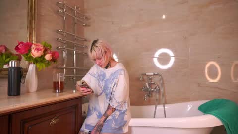 Snapshot of lookatmehabibi_ chatting on 29, 11, 2025 Adele Ellie and Lou Sally Dana and Bonnie online show from 29, 11, 2025