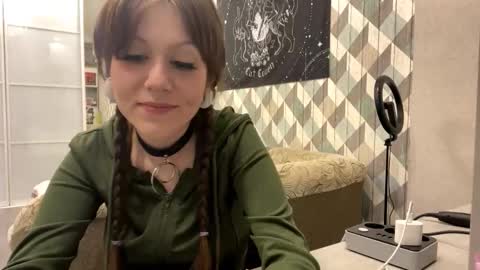 Snapshot of looking_me chatting on 12, 10, 2025 EVA online show from 12, 10, 2025