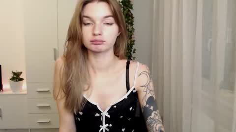 Snapshot of lookluna chatting on 8, 11, 2025 Luna online show from 8, 11, 2025