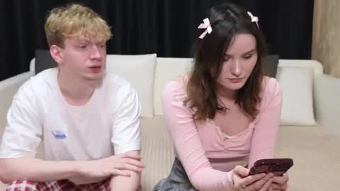 Jean and Isa right couple Mark and Eva left couple online show from 16, 11, 2025