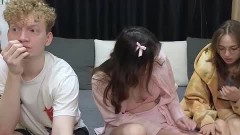 Jean and Isa right couple Mark and Eva left couple online show from 21, 3, 2026