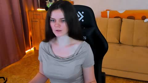 Snapshot of lora_cain chatting on 7, 12, 2024 Lora Cain online show from 7, 12, 2024