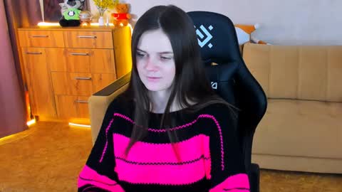 Snapshot of lora_cain chatting on 9, 12, 2024 Lora Cain online show from 9, 12, 2024