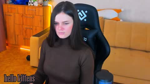 Snapshot of lora_cain chatting on 16, 12, 2024 Lora Cain online show from 16, 12, 2024