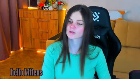 Snapshot of lora_cain chatting on 19, 12, 2024 Lora Cain online show from 19, 12, 2024