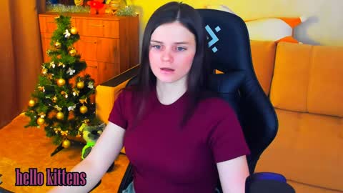 Snapshot of lora_cain chatting on 20, 12, 2024 Lora Cain online show from 20, 12, 2024