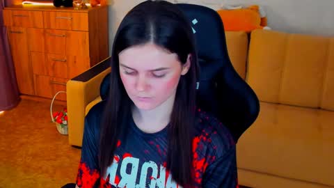 Snapshot of lora_cain chatting on 6, 1, 2025 Lora Cain online show from 6, 1, 2025