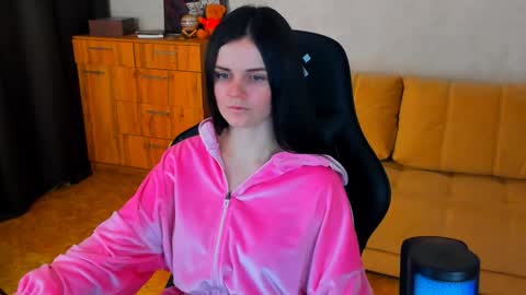 Snapshot of lora_cain chatting on 13, 1, 2025 Lora Cain online show from 13, 1, 2025