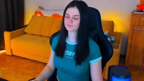 Snapshot of lora_cain chatting on 15, 1, 2025 Lora Cain online show from 15, 1, 2025