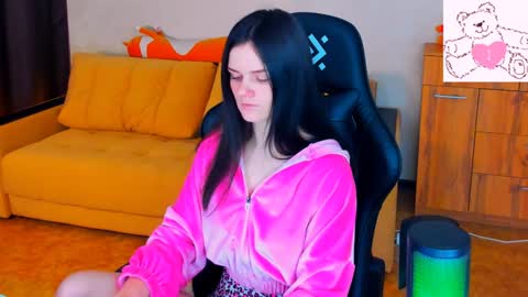 Snapshot of lora_cain chatting on 20, 1, 2025 Lora Cain online show from 20, 1, 2025